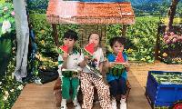 “개구리 소리가 들려요!”, “빨간 대야를 탈 수 있어서 재미있어요”